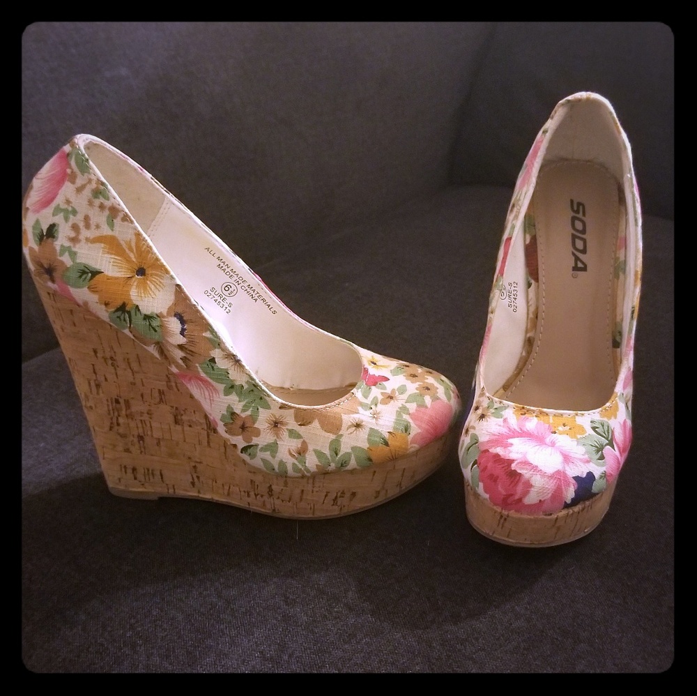Floral cork wedges